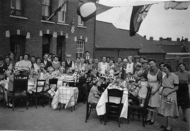 VE-Day Party in 1945 Phyllis Street, Barry Island. (Photo: Simon Evans/CC by 2.0)