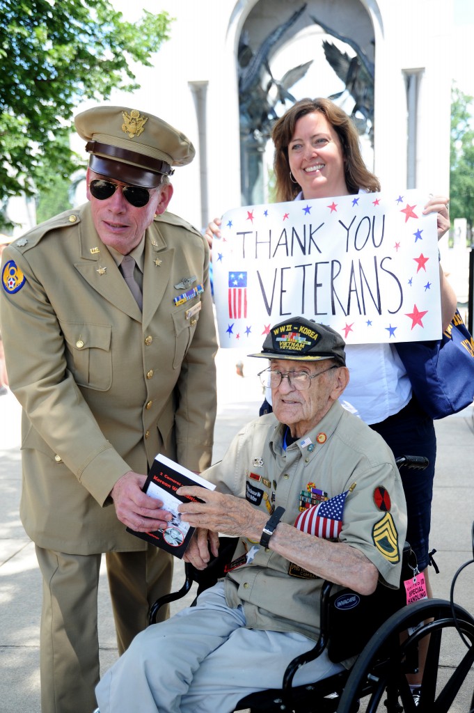 Washington residents greet veterans from New York, Ohio and New Jersey on June 7, 2014. (Photo: Katherine Cresto/CC BY-NC 2.0)