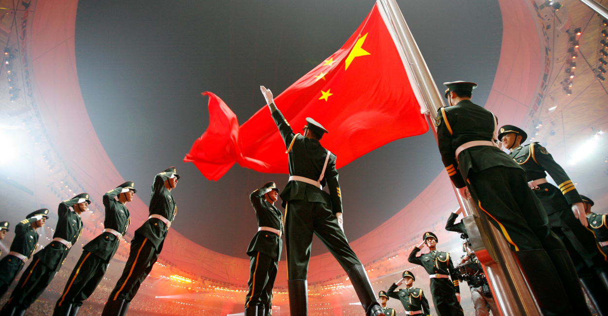 China, militares y bandera
