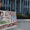 A protestor outside the Mississippi Governors Mansion. (Photo: Suzi Altman/Zuma Press/Newscom)