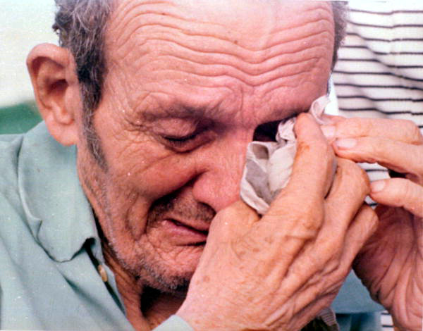 A Cuban refugee cries upon arrival in Florida Keys in 1980 (Florida State Library and Archives, Dale McDonald/CC By 2.0)  