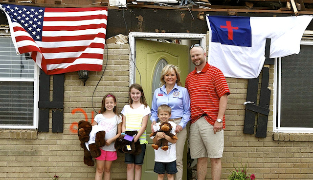Mary Fallin stands with an Oklahoma family following a brutal tornado (Photo: Wikimedia)