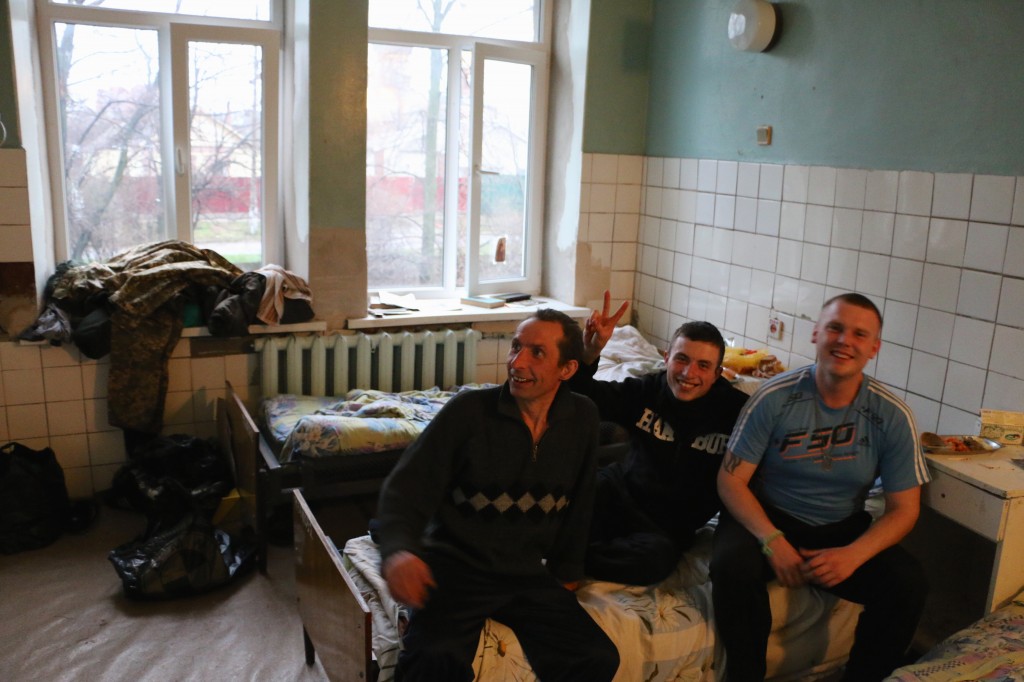 Ukrainian soldiers recovering at a hospital in Mariupol. (Photo: Nolan Peterson)