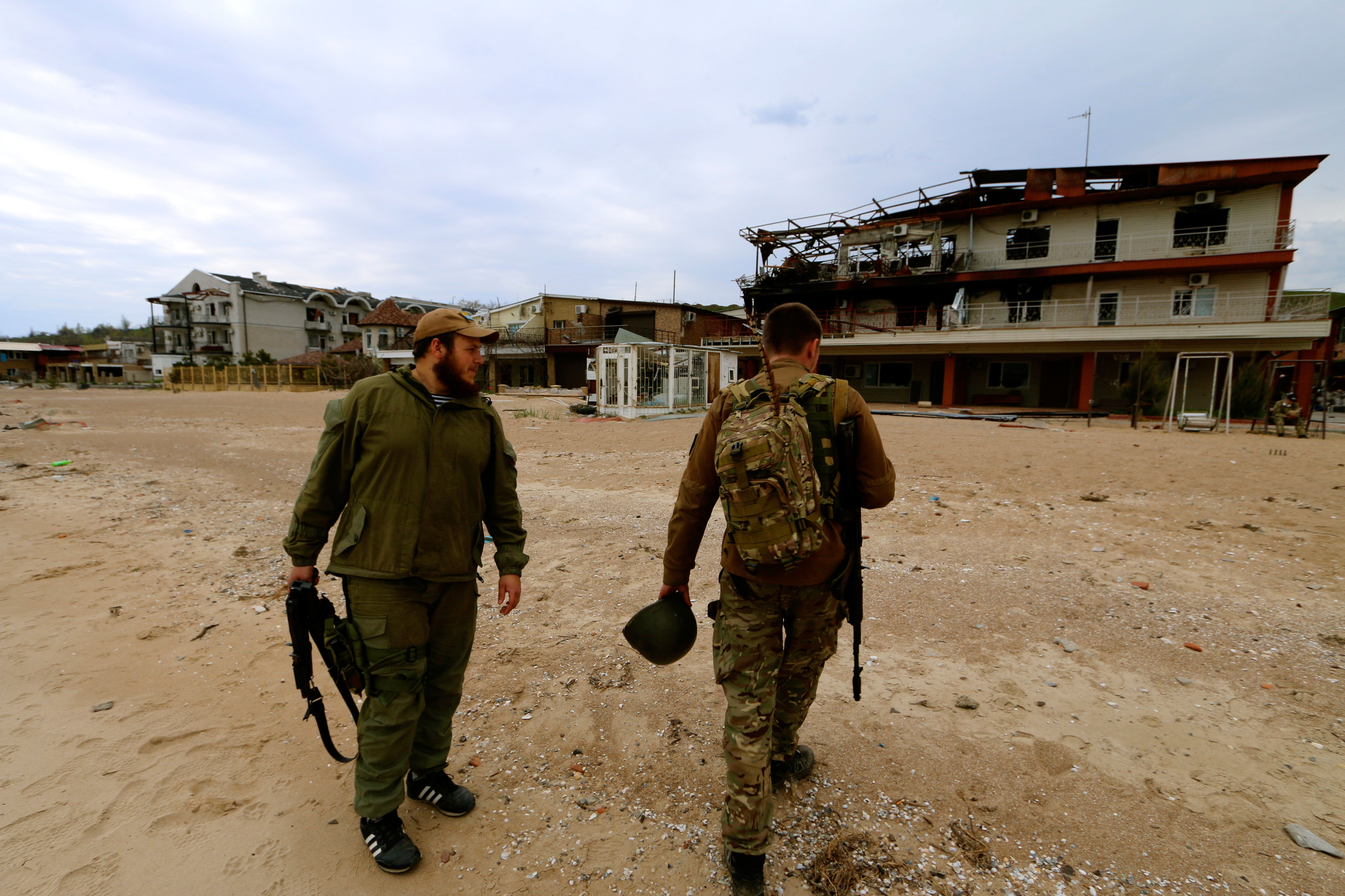 Ukrainian soldiers in the front-line town of Shyrokyne in 2015.