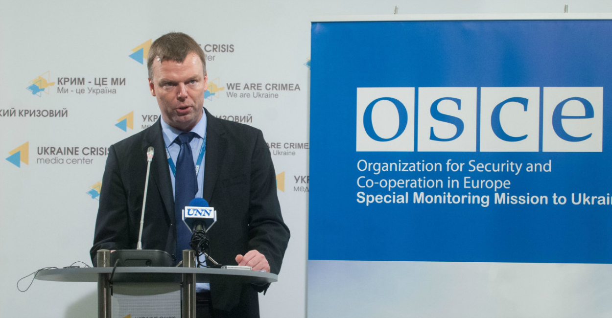 Alexander Hug, deputy chief monitor of the Organization for Security and Cooperation in Europe (OSCE) Special Monitoring Mission in Ukraine, speaks to journalists Thursday in Kyiv. (Courtesy Ukraine Crisis Media Center) 