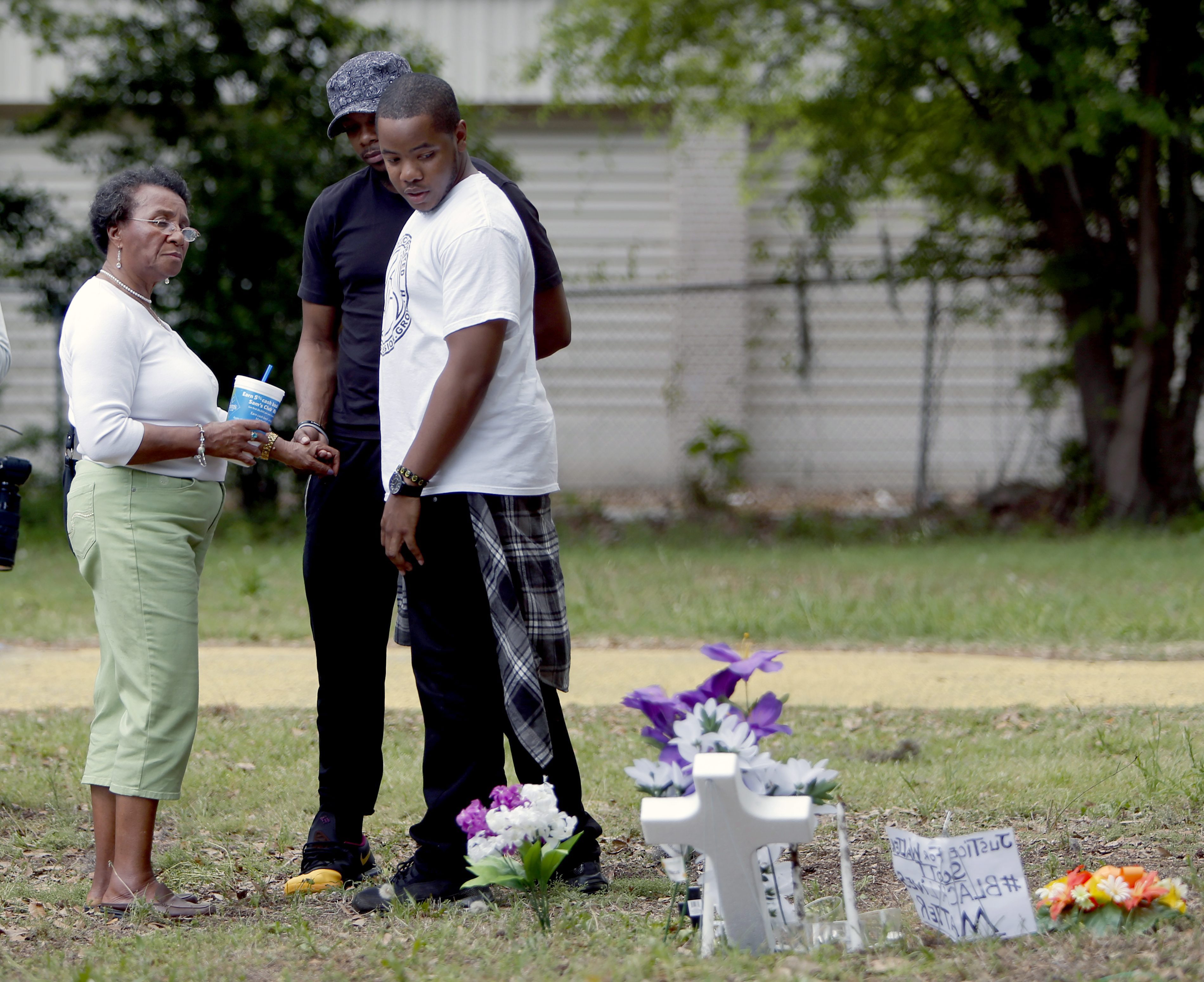 People gather at a memorial on the site where Walter L. Scott, 50, was shot by a white police officer in North Charleston, S.C.  (Photo: STEPHEN B. MORTON/EPA/Newscom)