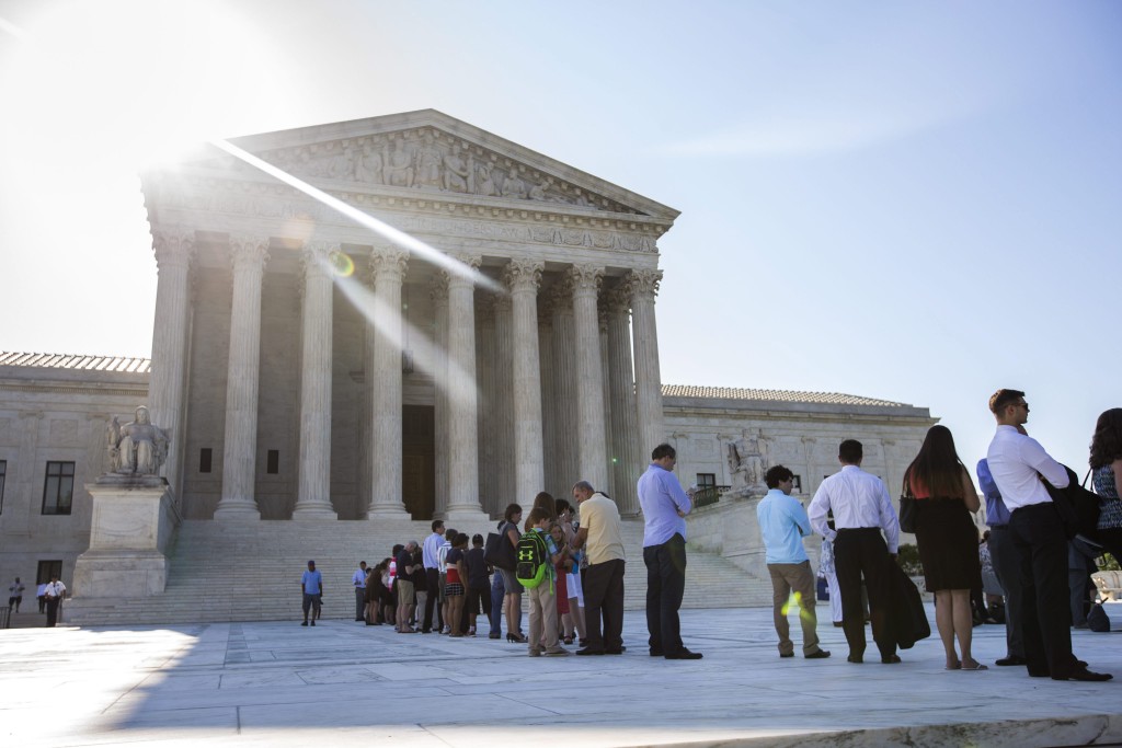 Visitors wait to enter the Supreme Court. (Photo: Jim Lo Scalzo/EPA/Newscom)