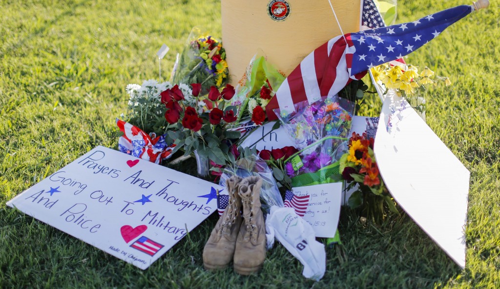 epa04849749 A memorial near a US Military Recruiting center after a shooting in Chattanooga, Tennessee, USA, 16 July 2015. Authorities say the shootings at two different locations left four US Marines and the gunman Mohammod Youssuf Abdulazeez dead.  EPA/ERIK S. LESSER (Newscom TagID: epalive751946.jpg) [Photo via Newscom]