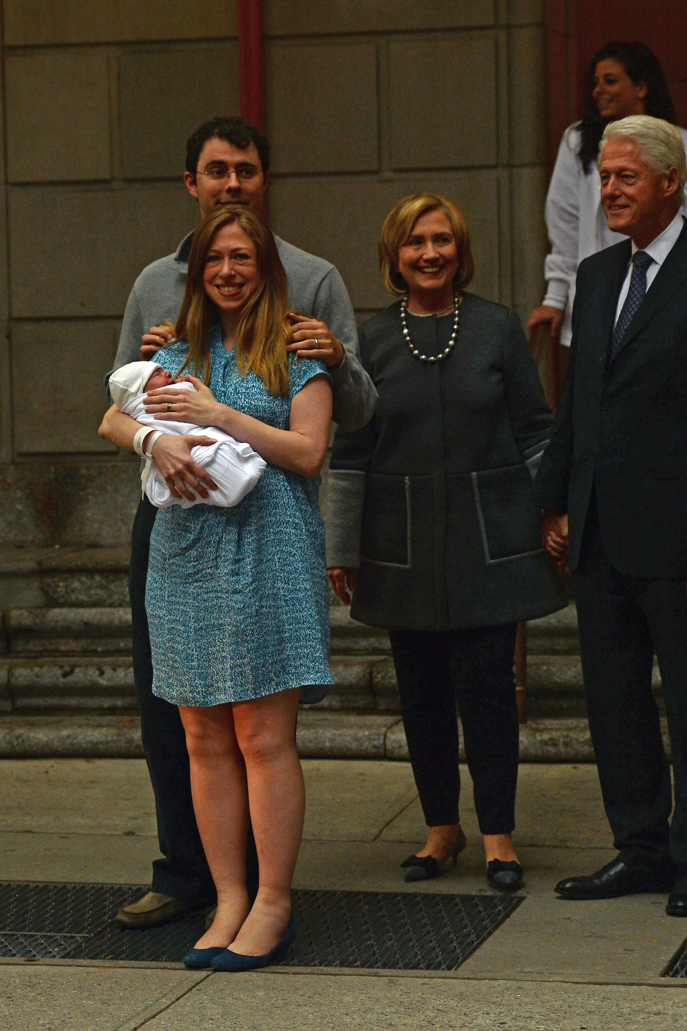Chelsea Clinton and her husband Marc Mezvinsky leave with their newborn daughter, Charlotte Clinton Mezvinsky. (Photo: infusny-160/Elder Ordonez/INFphoto.com/Newscom) 