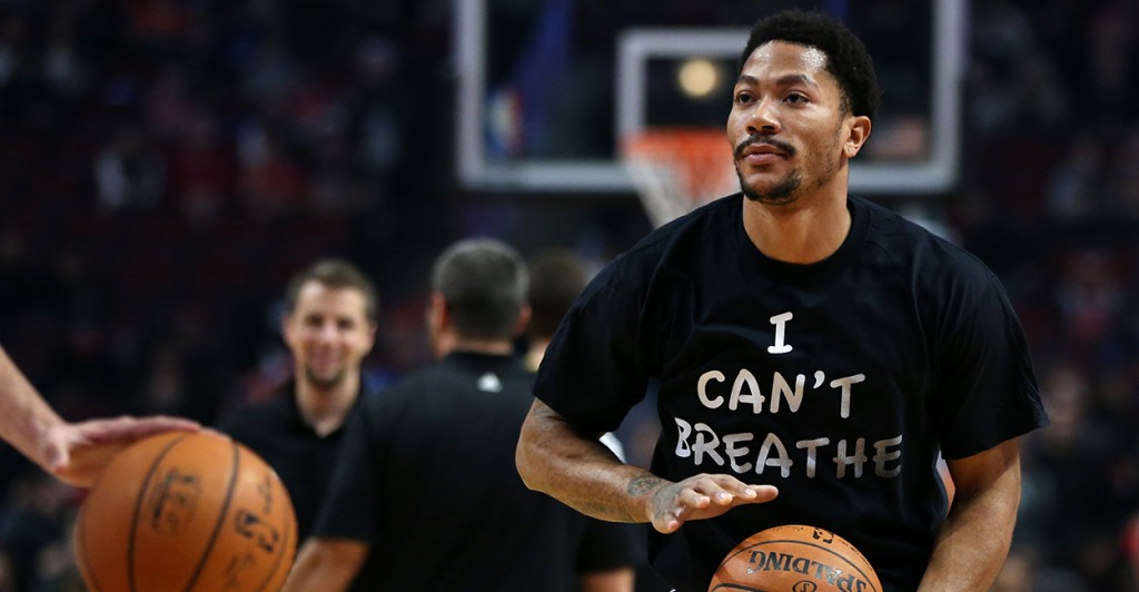 Chicago Bulls guard Derrick Rose wears a shirt reading 'I Can't Breath' while warming up. (Photo: Chris Sweda/Chicago Tribune/Newscom)