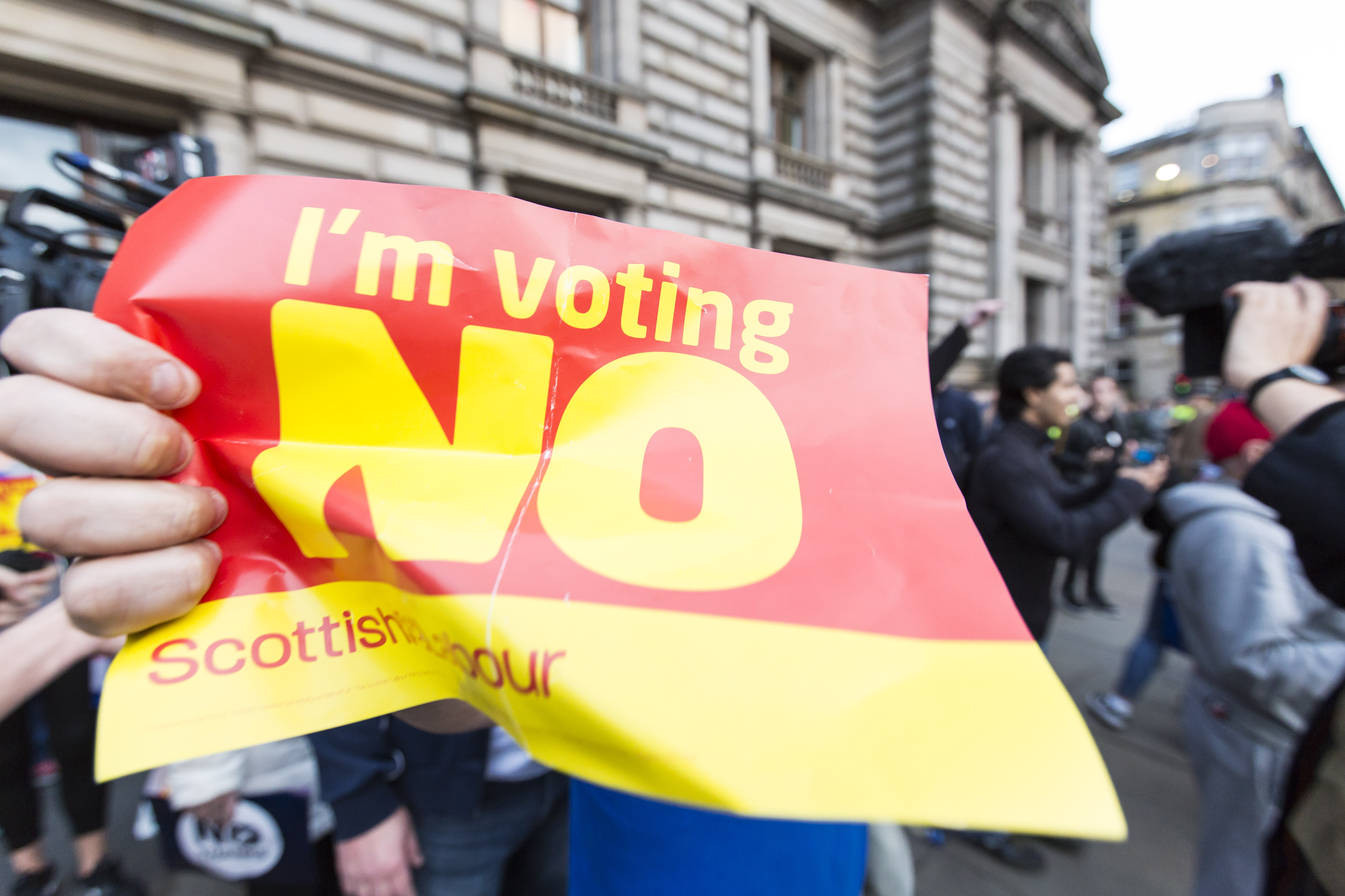 Yes and No supporters meet in George Sq, Glasgow. 
