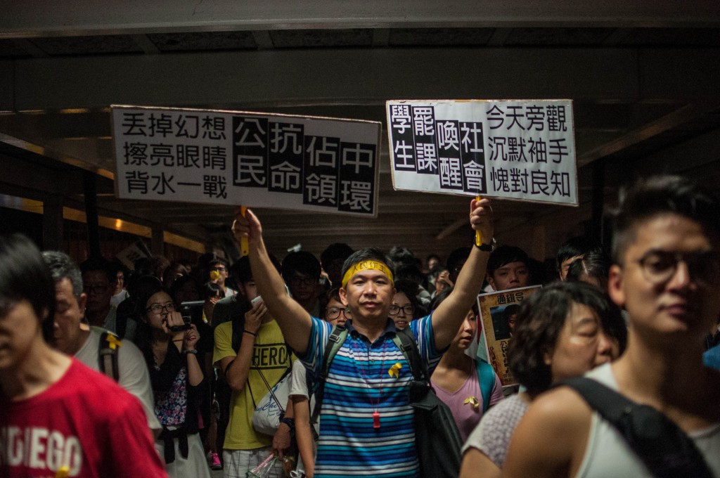 Hong Kong students fight for democracy