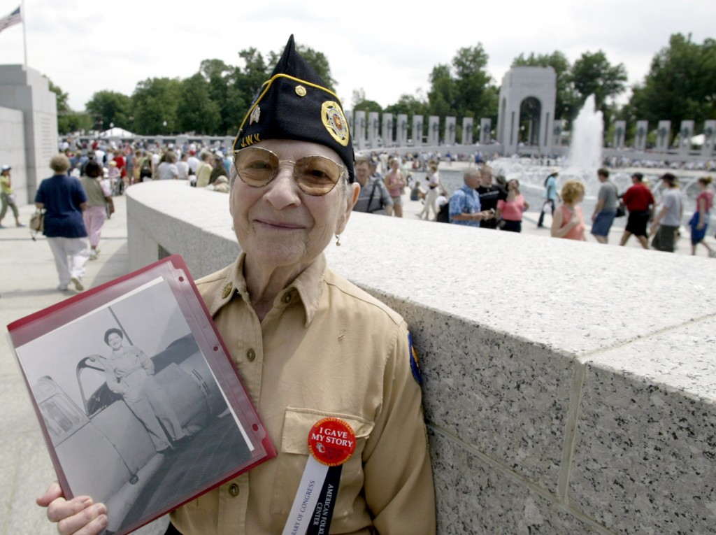 World War II veteran Anne Greenberg, 85, of Phoenix poses with a photo of herself from 1943, at the World War II Memorial in Washington May 28, 2004. (Photo: Yuri Gripas/Newscom)