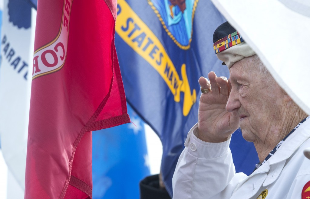 Pearl Harbor survivor Howard Bender gives salute during a Pearl Harbor Remembrance Day Ceremony at Battleship IOWA on Sunday. (Photo: The Orange County Register/Newscom)