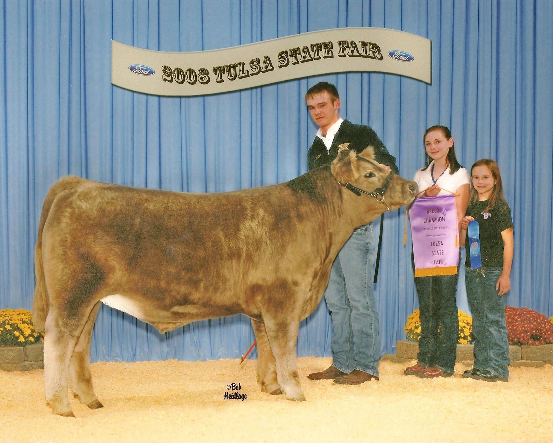 Our Military Kids awards grants to children of service members that pay for extracurricular activities. One grant helped a recipient in Oklahoma raise an award-winning steer. (Photo: Linda Davidson/Our Military Kids)