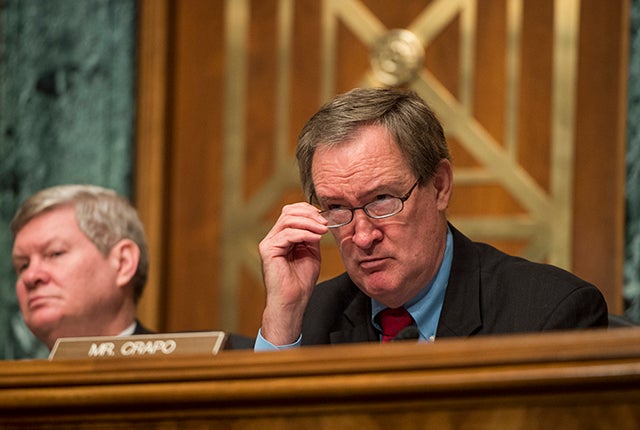 From left, Tim Jonson, D-S. Dak., and ranking member Mike Crapo, R-Idaho. (Photo: Bill Clark/CQ Roll Call/Newscom)