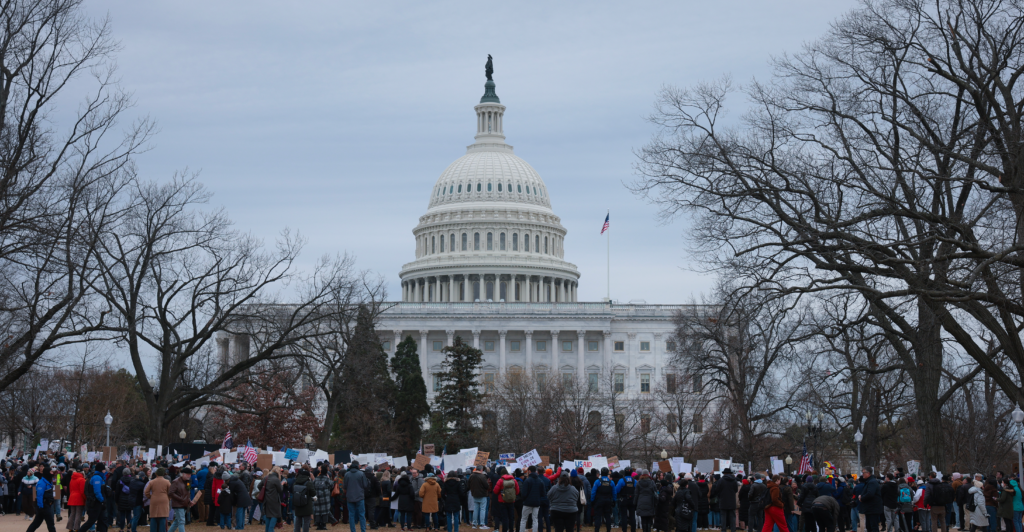 Members of Congress Warn About Looming Debt Crisis