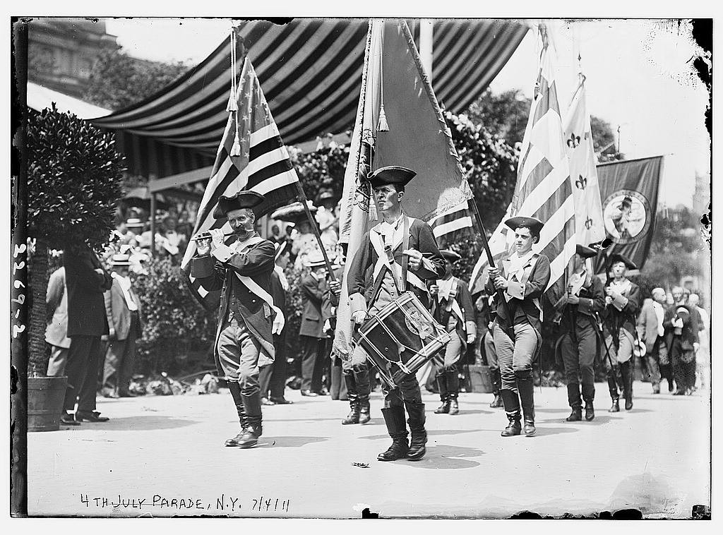 Patriotic marches in a 4th July Parade in 1911, N.Y. (Photo: The Library of Congress)