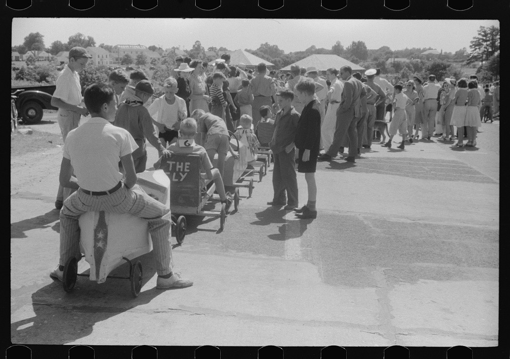 A soapbox auto race is part of the festivities July 4th, 1940. (Photo: Jack Delano/ The Library of Congress)