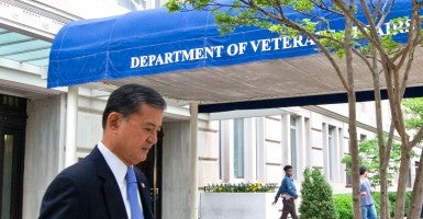 US Veterans Affairs Secretary Eric Shinseki departing the VA on his way to the White House. (Photo: AFP PHOTO/KAREN BLEIER/AFP/Getty Images)